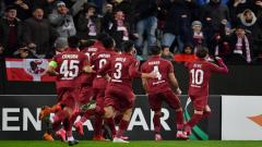 CFR Cluj players celebrate